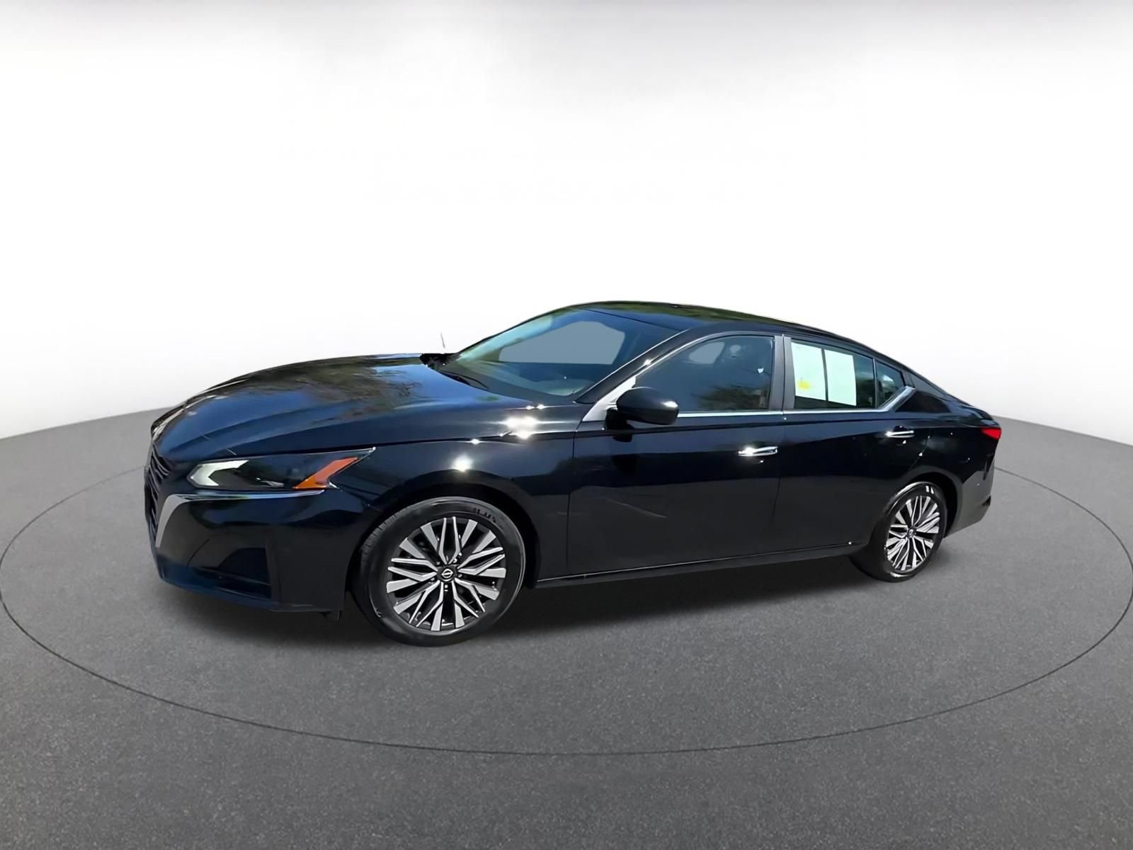 Used 2025 Nissan Altima 2.5 SV FWD image 8