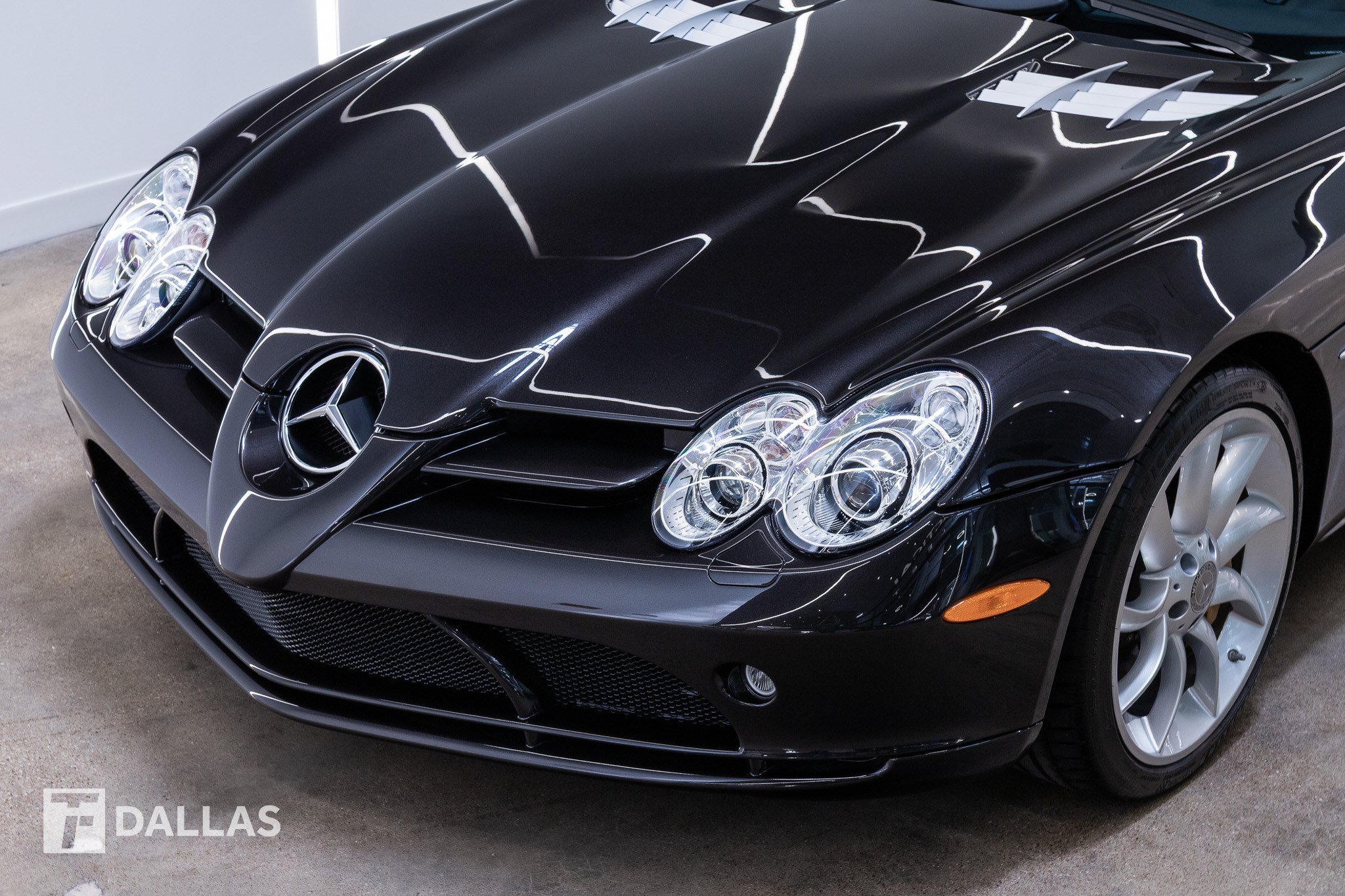 Used 2008 Mercedes-Benz SLR image 3