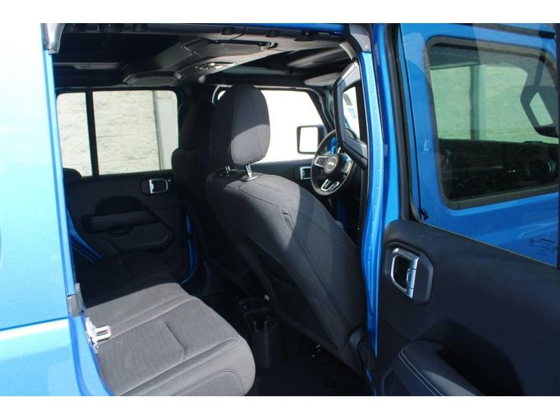 Used 2023 Jeep Wrangler Unlimited Sahara w/ LED Lighting Group AWD/4WD image 12