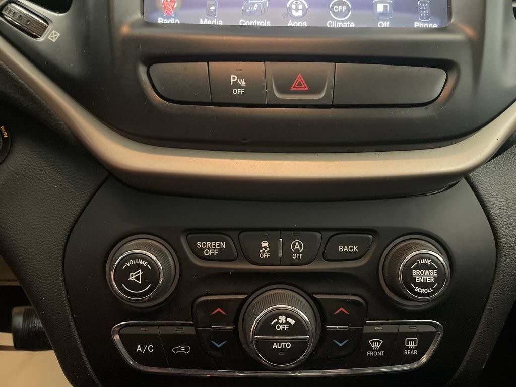 Used 2018 Jeep Cherokee Limited AWD/4WD image 11