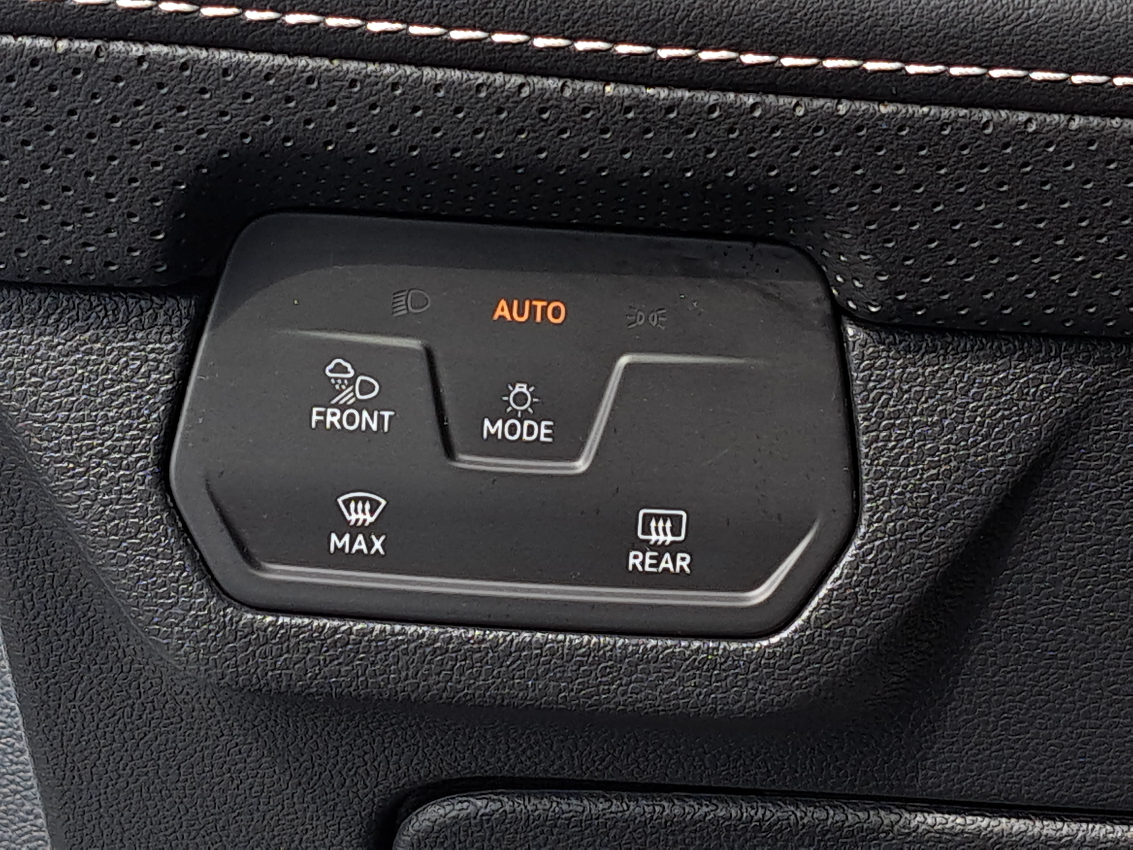 Used 2024 Volkswagen Atlas SEL AWD/4WD image 27