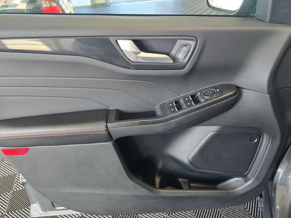 Used 2025 Ford Escape ST-Line Select AWD/4WD image 32