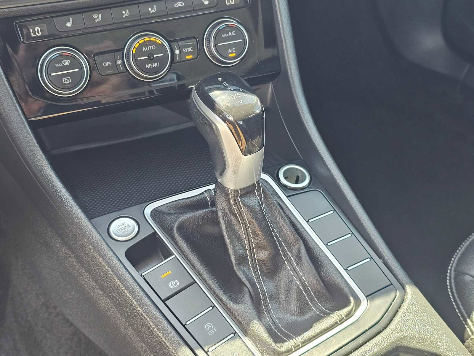 Used 2024 Volkswagen Jetta SE FWD image 31