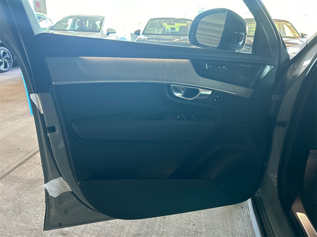 New 2026 Volvo XC90 B6 Ultra w/ Protection Package image 9