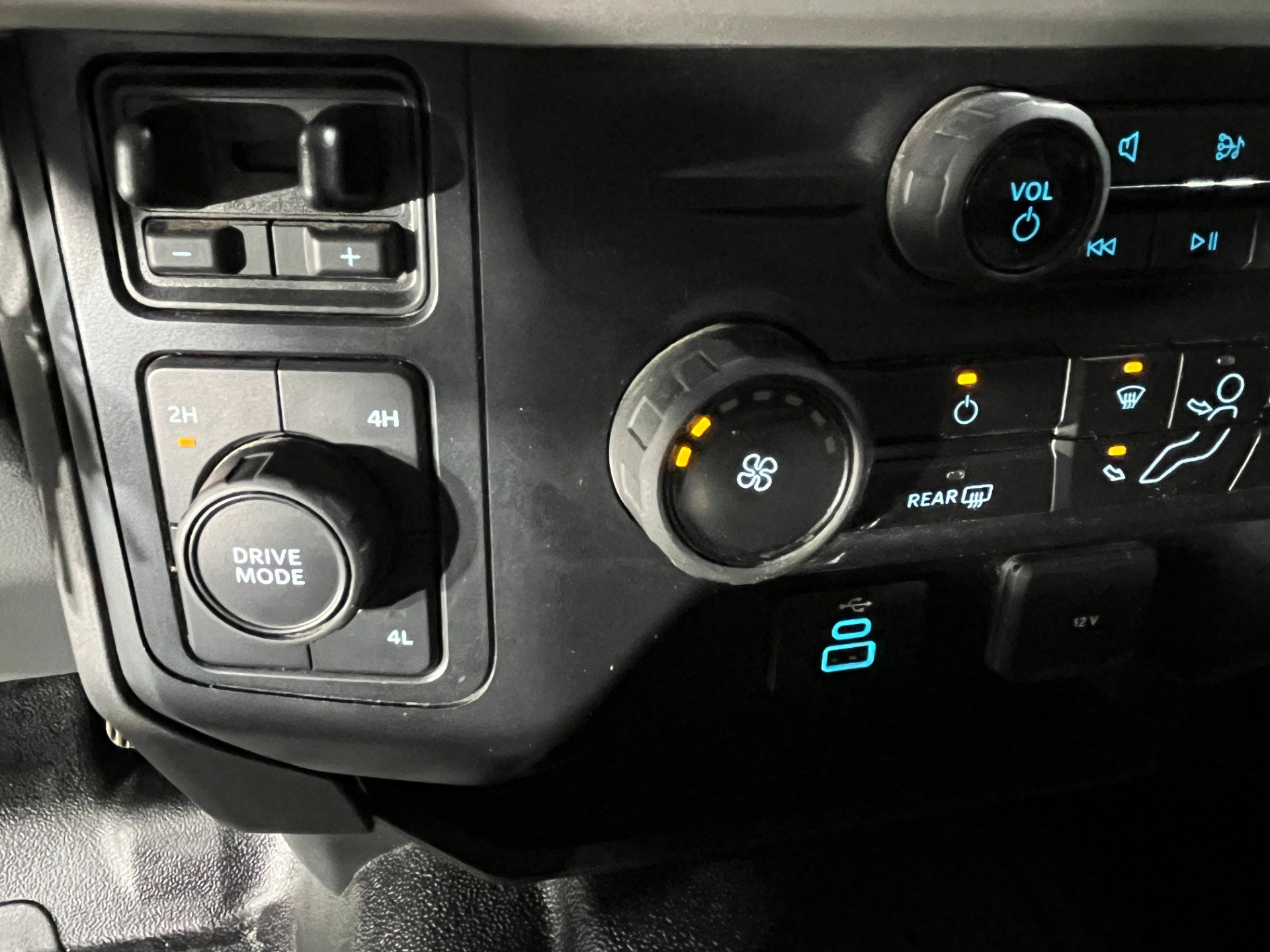 Used 2023 Ford F550 4x4 Crew Cab Super Duty image 22