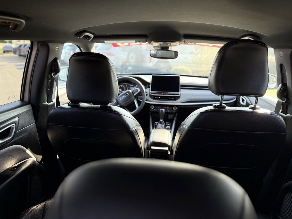 Used 2024 Jeep Compass Latitude image 10