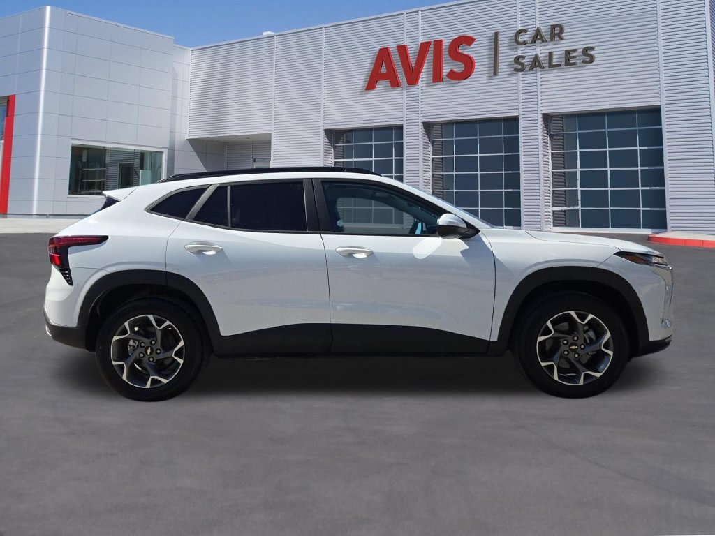 Used 2026 Chevrolet Trax LT FWD image 5