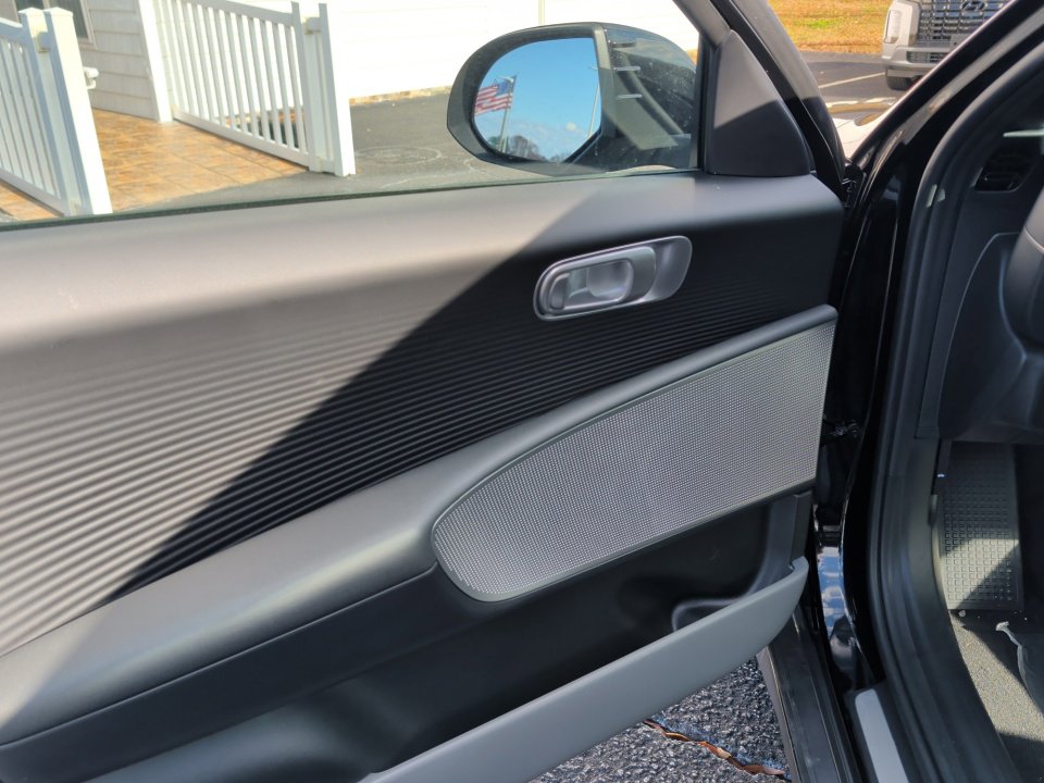 New 2025 Hyundai Ioniq 6 SE image 32