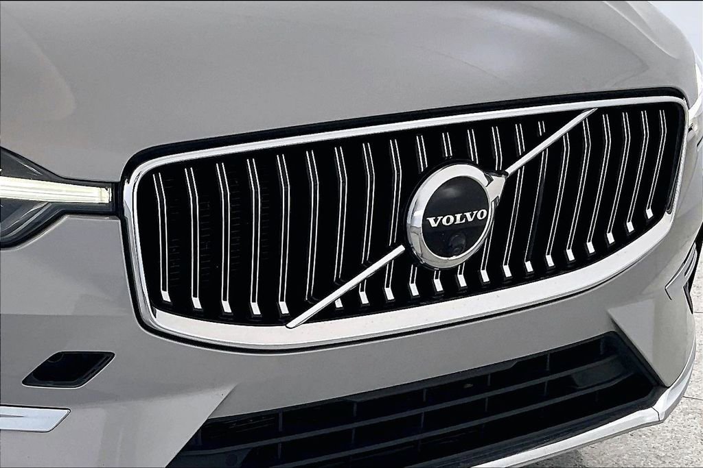 Certified 2023 Volvo XC60 B5 Ultimate w/ Climate Package image 38
