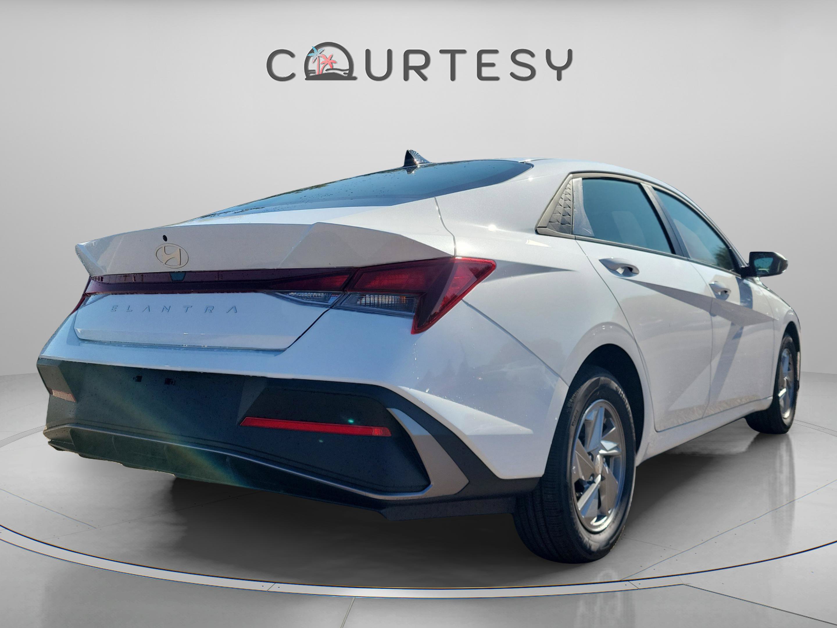 New 2026 Hyundai Elantra SE FWD image 4