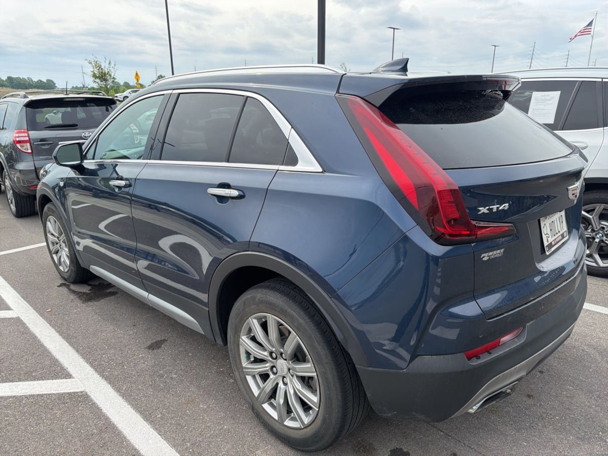 Used 2020 Cadillac XT4 Premium Luxury w/ Cold Weather Package FWD image 3