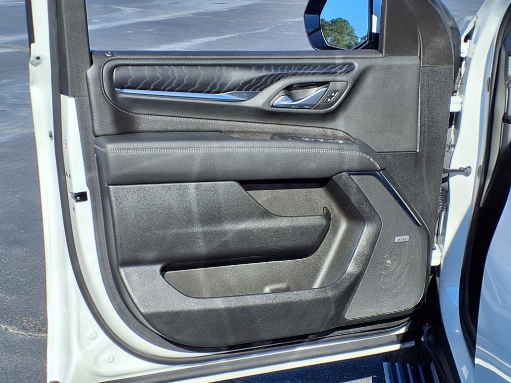 Used 2024 GMC Yukon XL Denali w/ Denali Reserve Package image 4