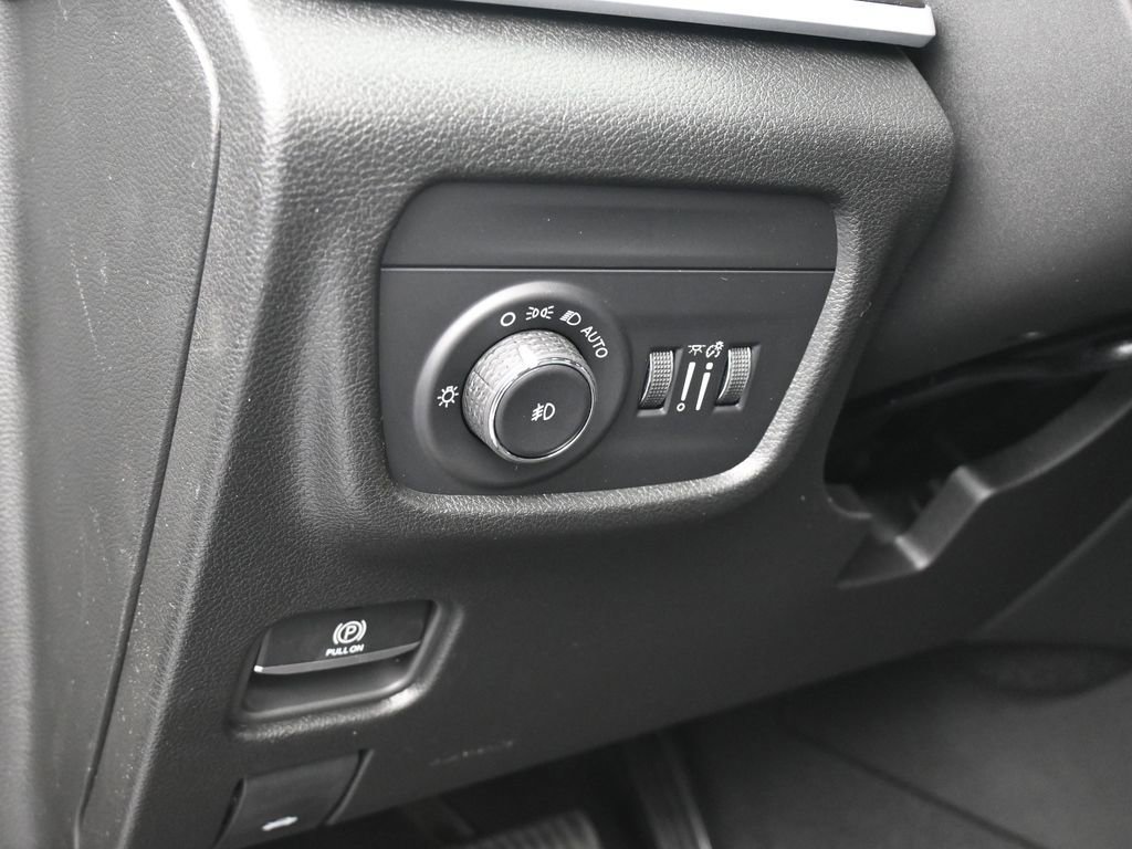 Used 2025 Jeep Grand Cherokee Limited image 17