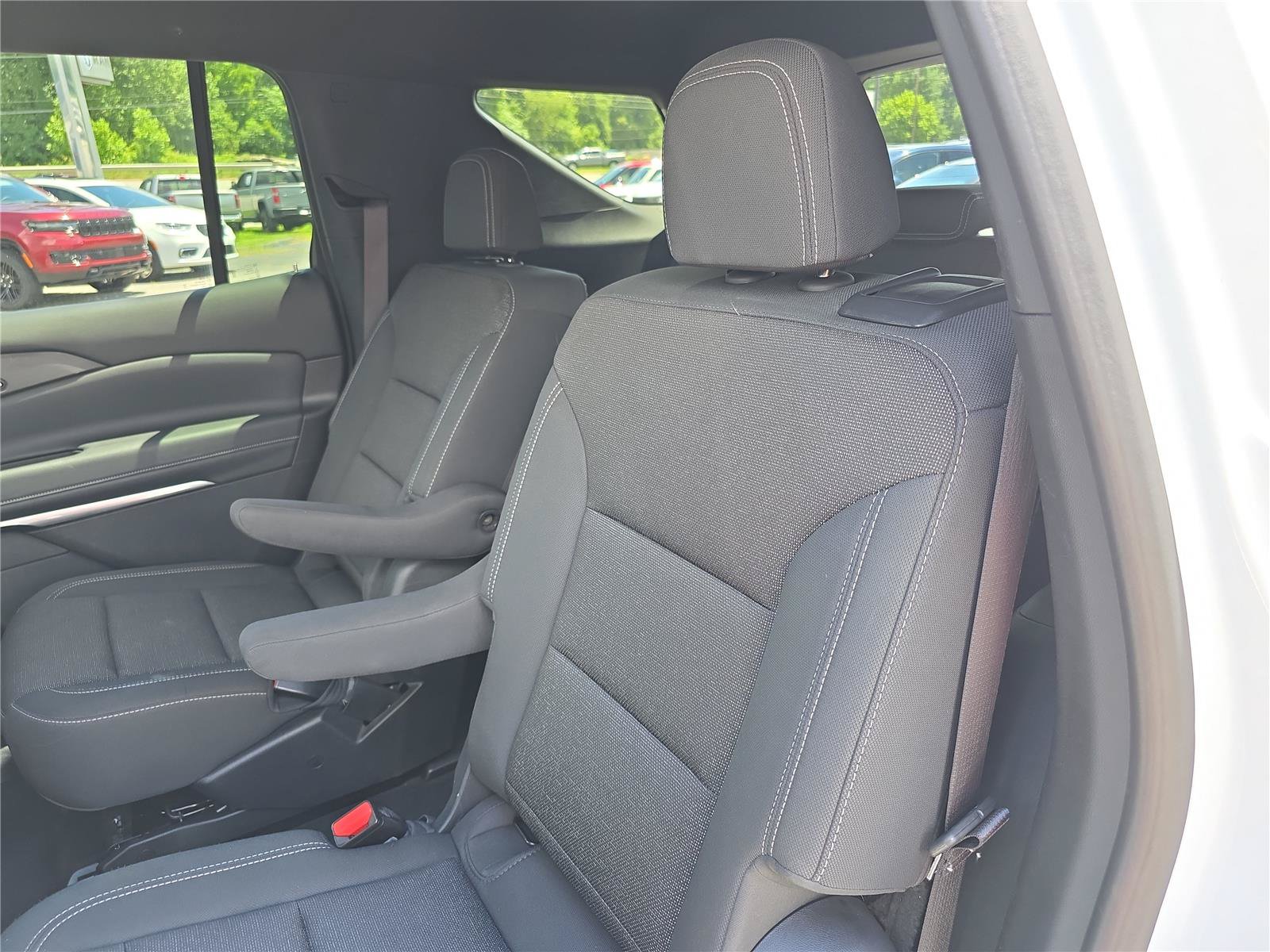 Used 2025 Chevrolet Traverse LT FWD image 14