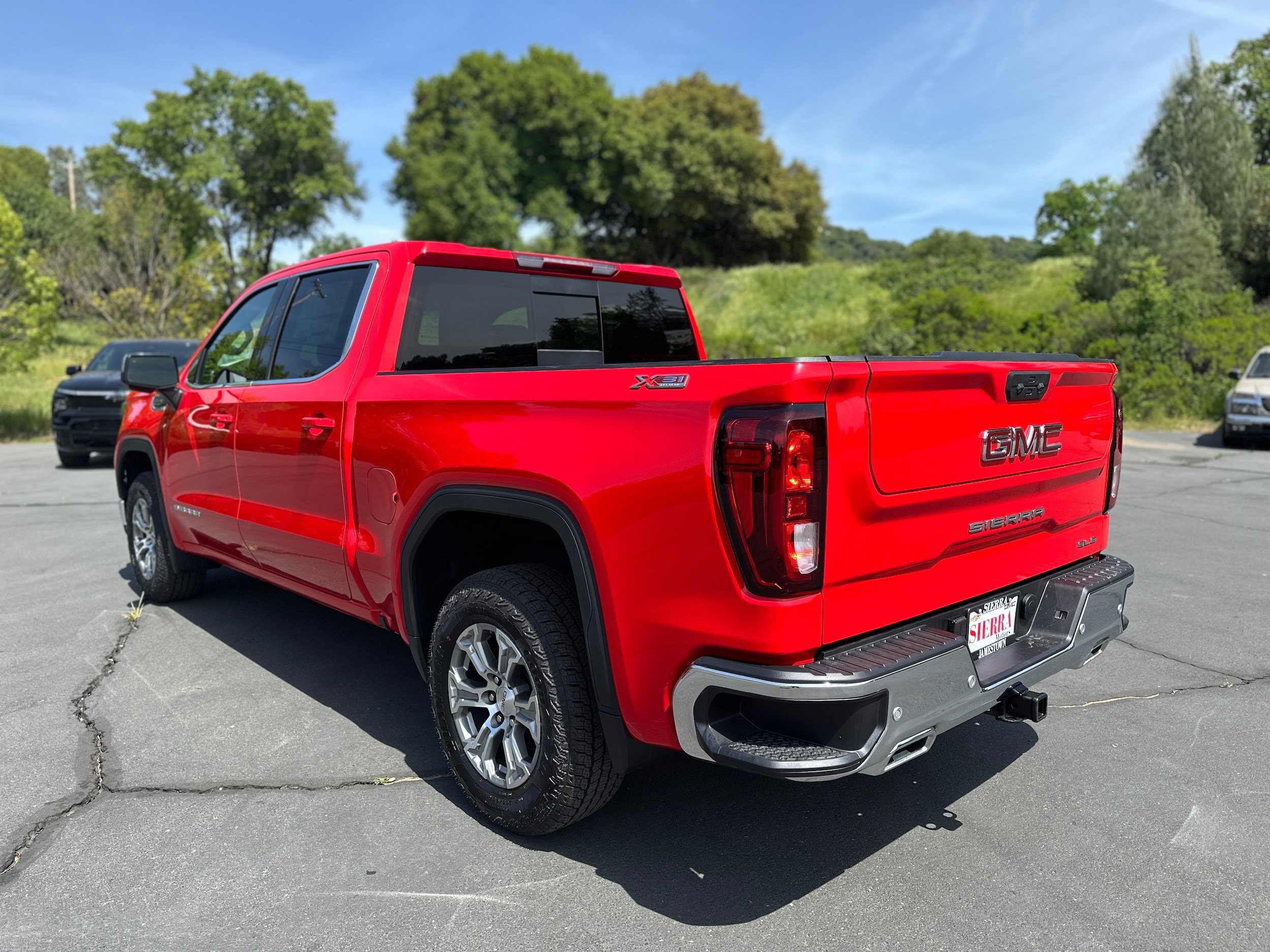 Used 2025 GMC Sierra 1500 SLE AWD/4WD image 6