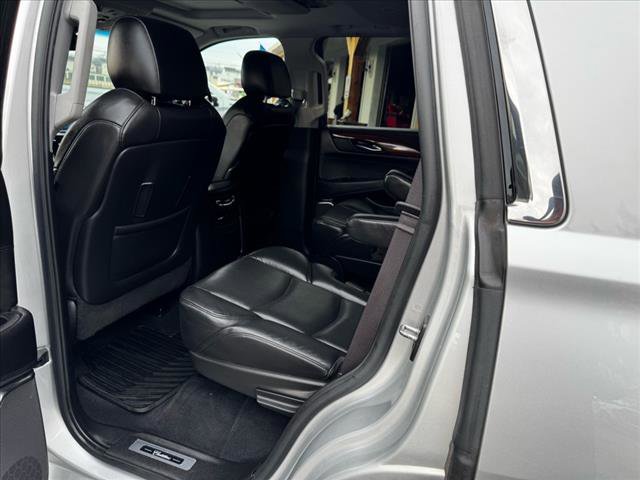 Used 2016 Cadillac Escalade Luxury image 11