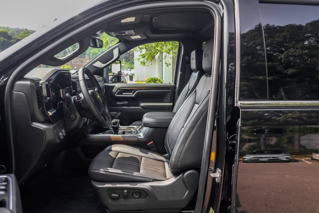 Used 2025 Chevrolet Silverado 1500 High Country w/ High Country Premium Package AWD/4WD image 27