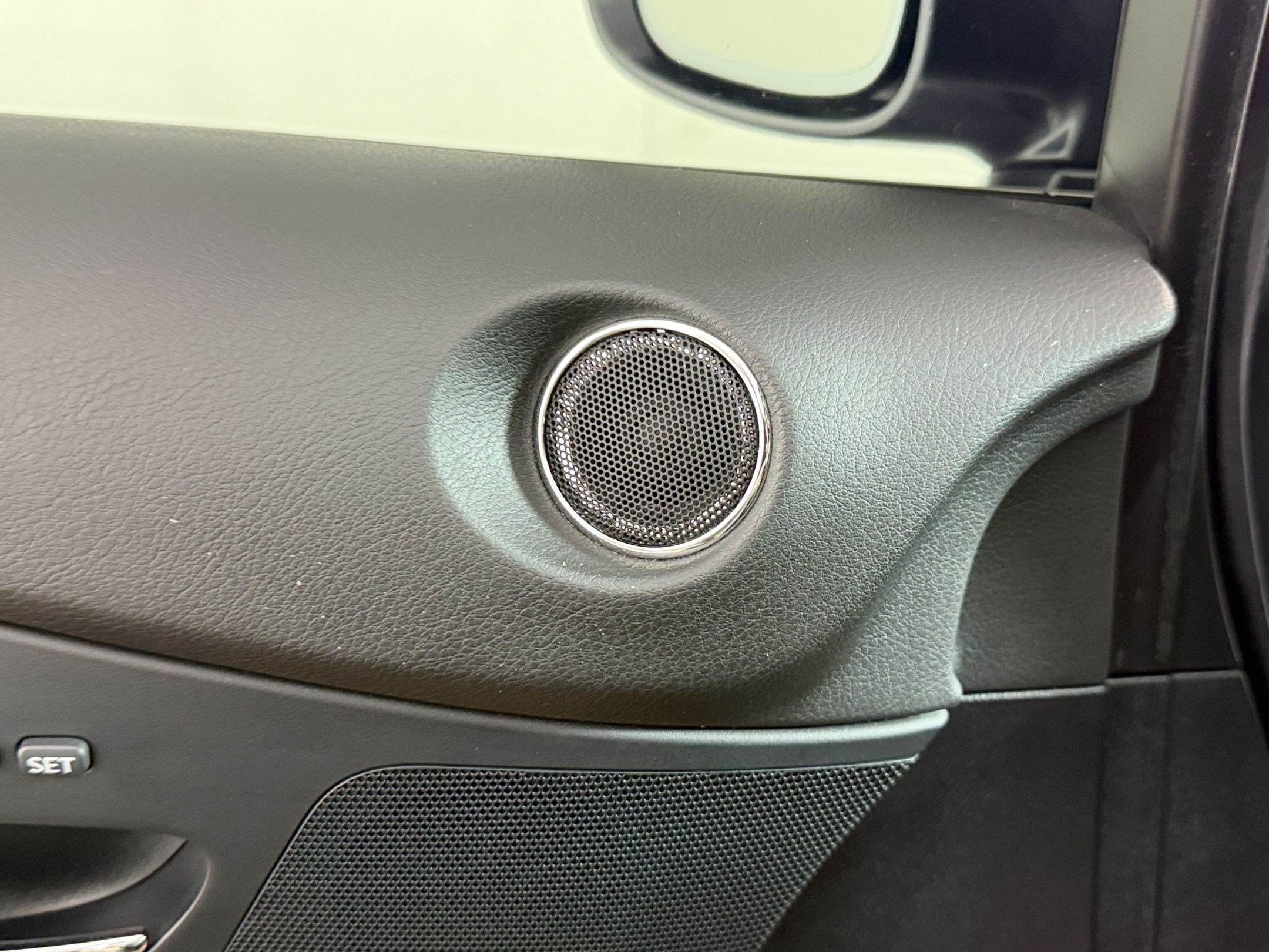 Used 2015 Lexus RX 450h AWD image 28