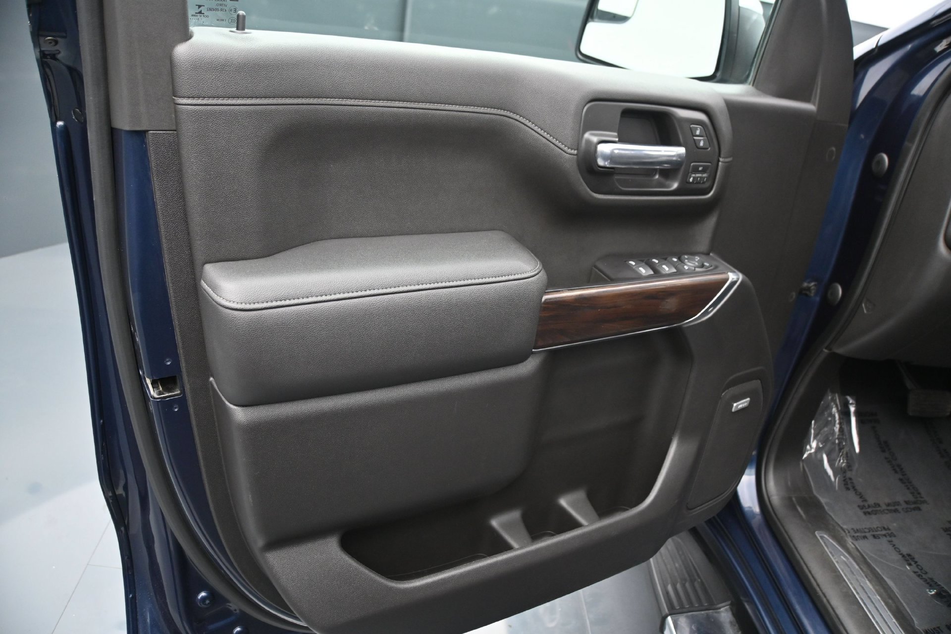 Used 2020 GMC Sierra 1500 SLT w/ SLT Premium Package AWD/4WD image 17