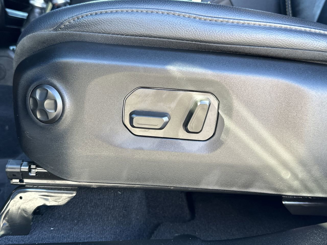 Used 2024 Jeep Wrangler Unlimited Sahara w/ Technology Group image 21