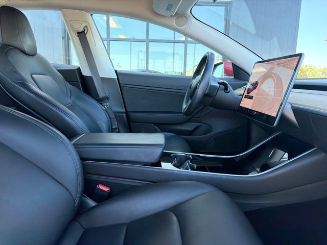 Used 2018 Tesla Model 3 Long Range RWD image 11