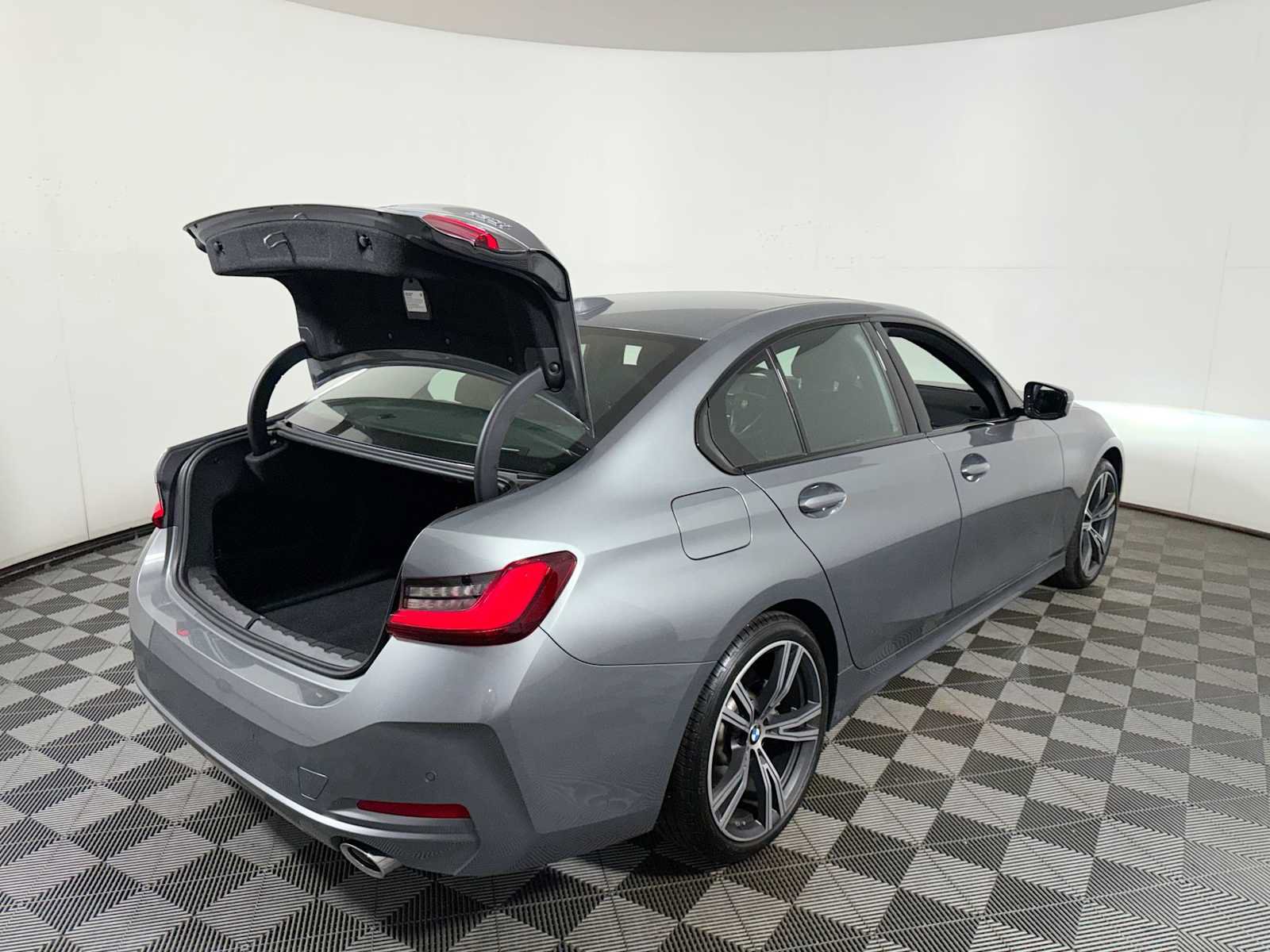 Used 2023 BMW 330i xDrive Sedan w/ Driving Assistance Package AWD/4WD image 23