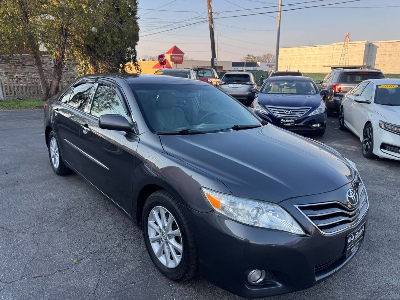 Used 2010 Toyota Camry XLE image 2