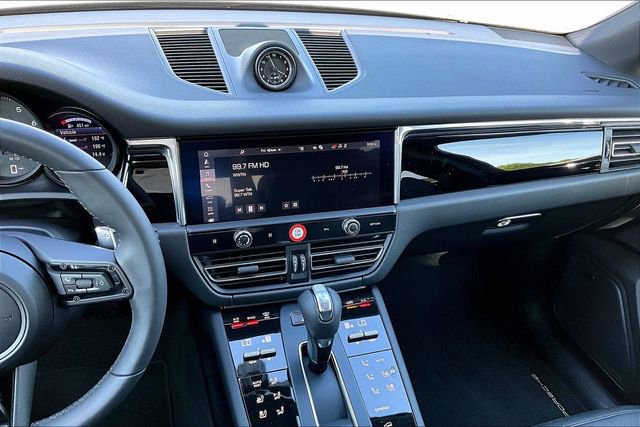 Used 2026 Porsche Macan AWD/4WD image 15
