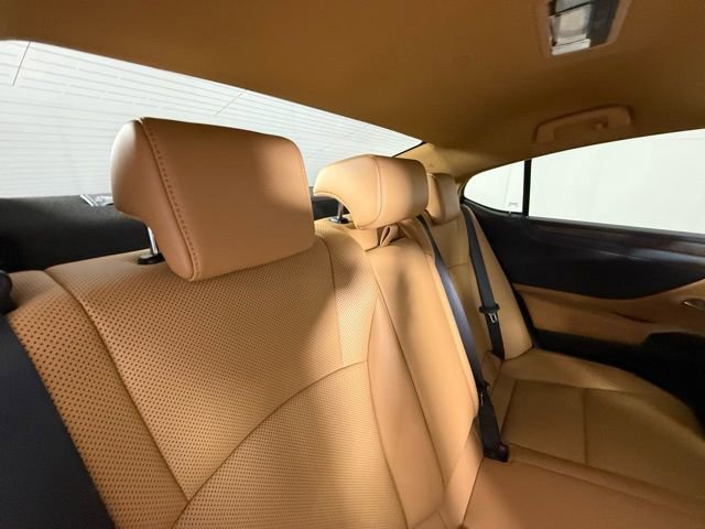 Certified 2022 Lexus ES 300h w/ Premium Package image 31