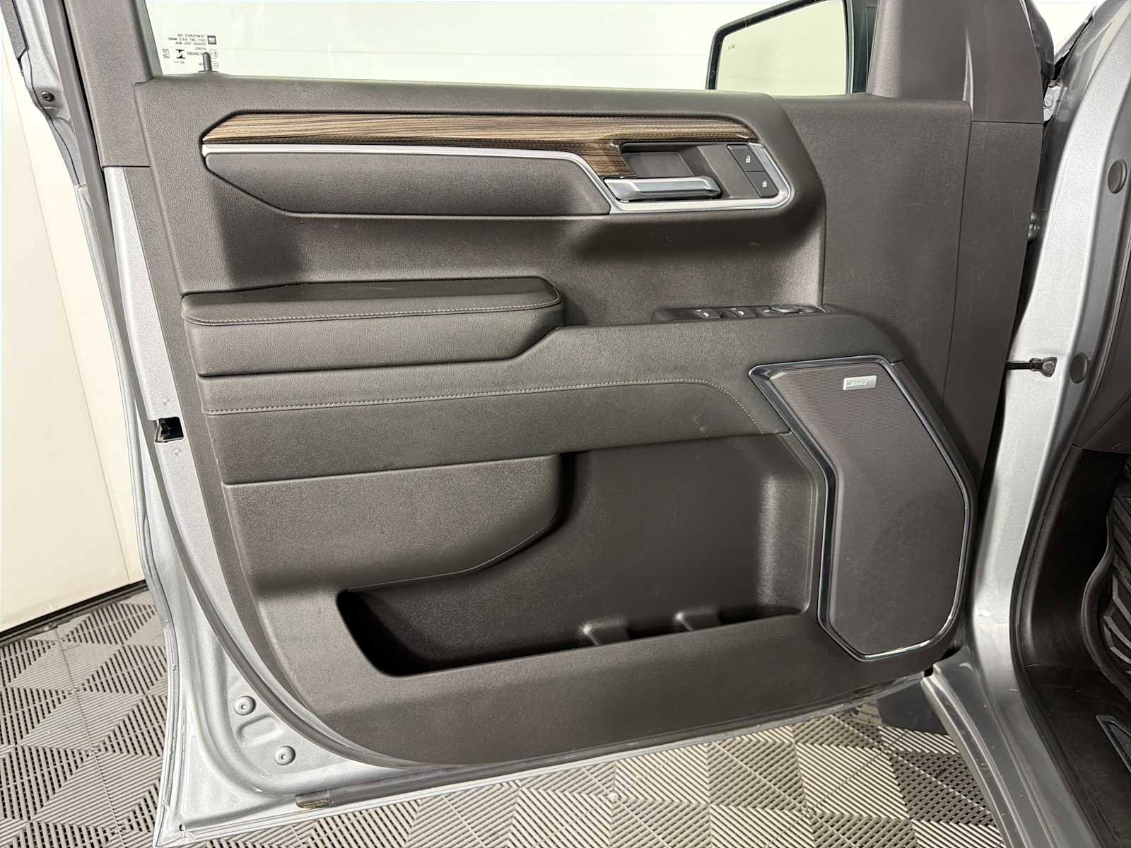 Used 2024 Chevrolet Silverado 1500 LT Trail Boss w/ LT Trail Boss Premium Package image 8
