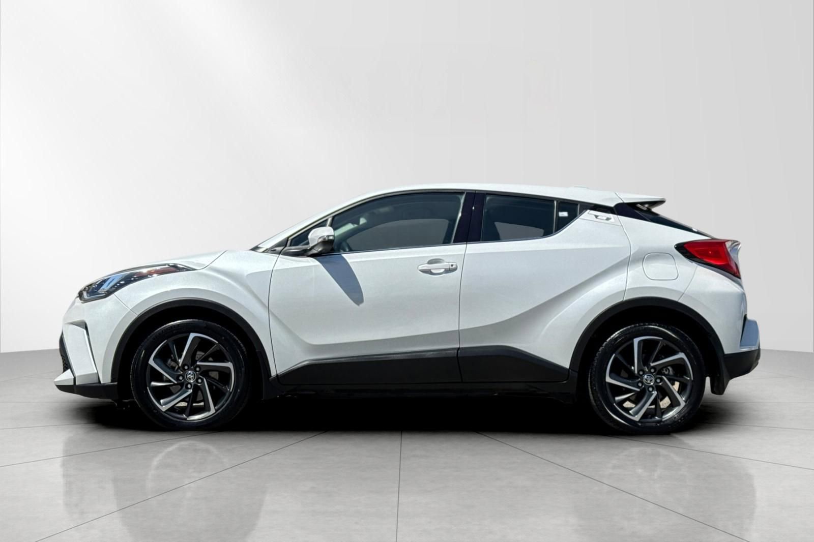 Used 2022 Toyota C-HR Limited FWD image 6