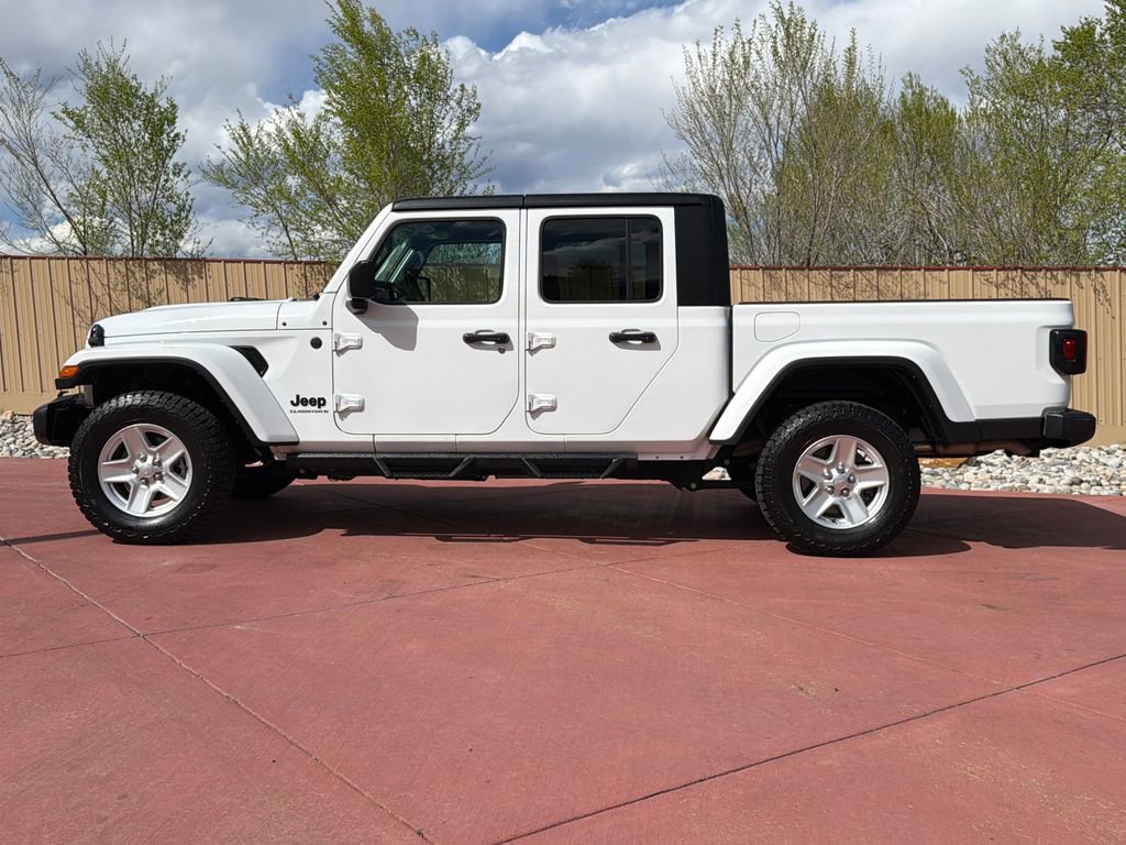 Used 2023 Jeep Gladiator Sport image 4