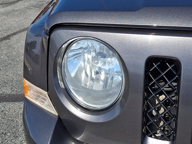 Used 2017 Jeep Patriot High Altitude AWD/4WD image 12