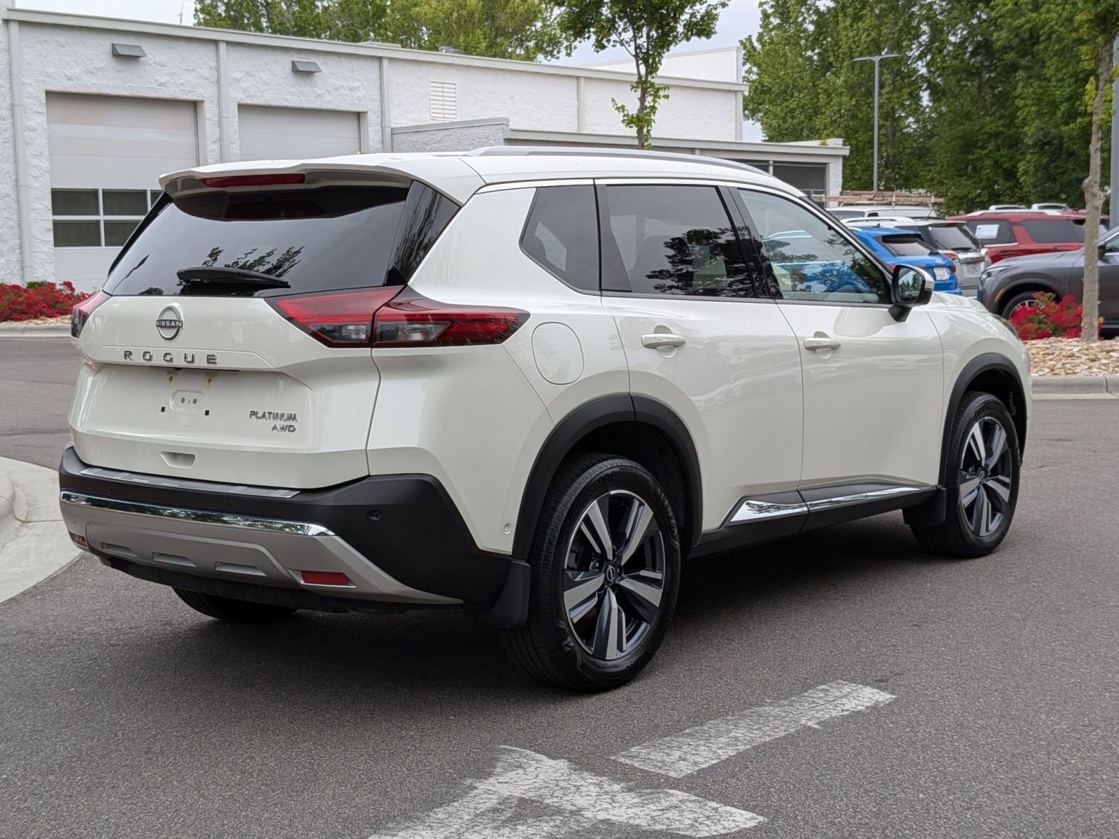 Used 2023 Nissan Rogue Platinum w/ Platinum Premium Package AWD/4WD image 3