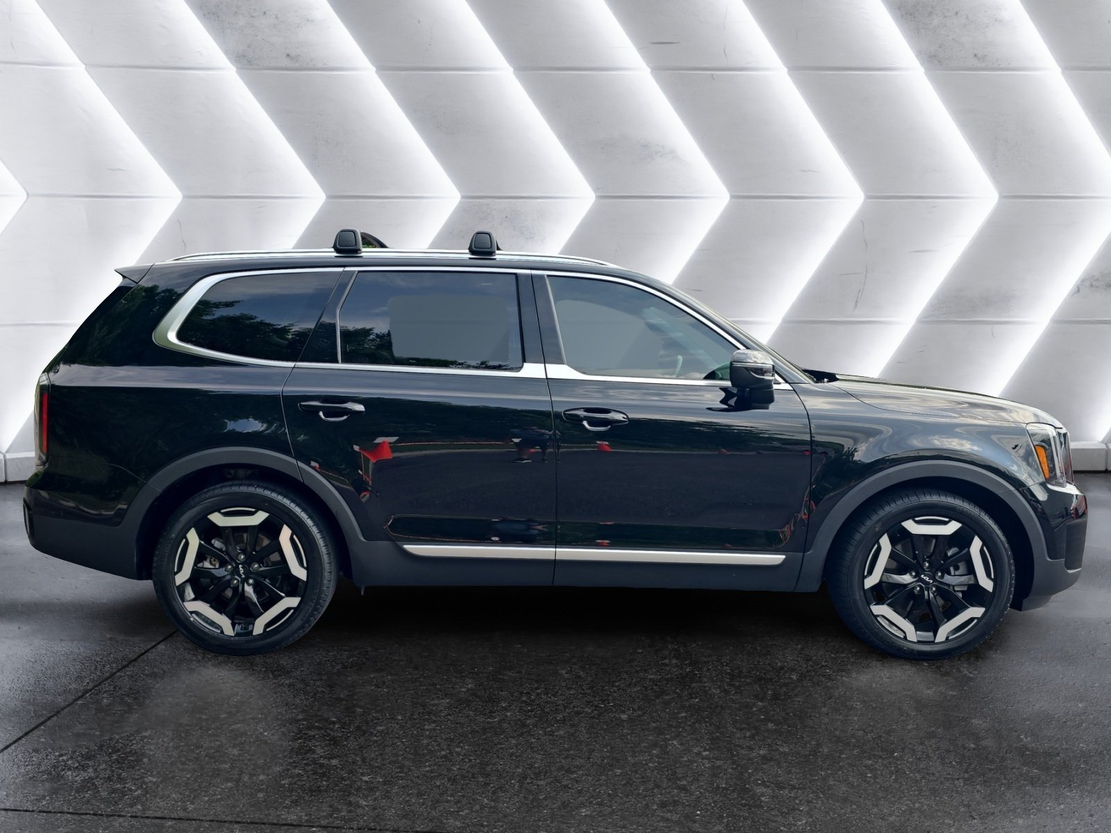 Used 2023 Kia Telluride EX w/ EX Captain's Chair Package AWD/4WD image 6