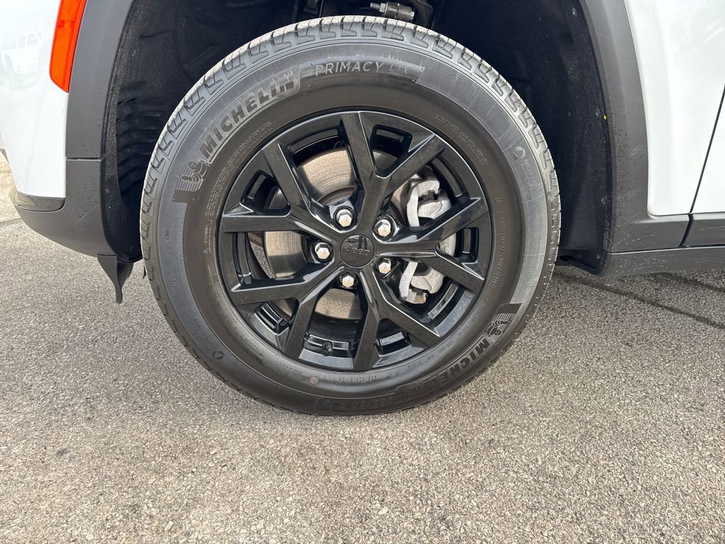 Certified 2024 Jeep Grand Cherokee L Laredo image 39