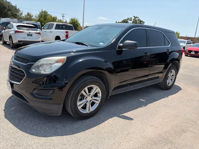 Used 2017 Chevrolet Equinox LS FWD image 2