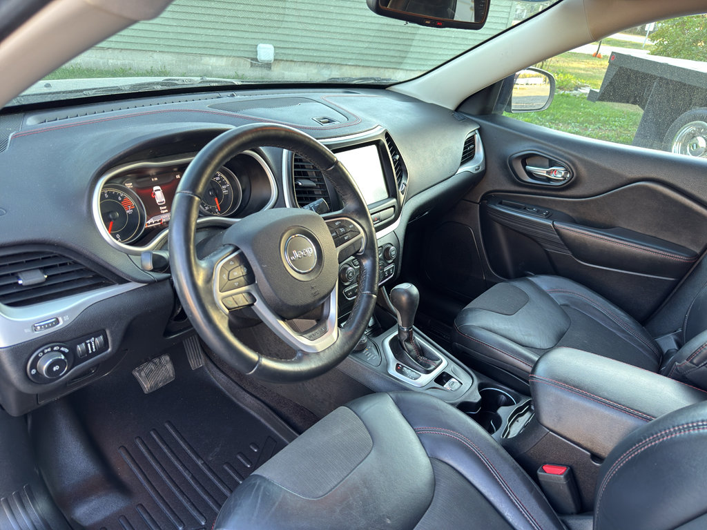 Used 2017 Jeep Cherokee Trailhawk image 19