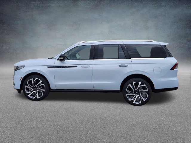 New 2026 Lincoln Navigator Black Label AWD/4WD image 4