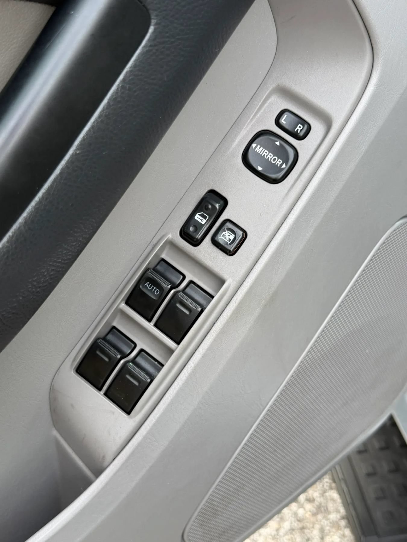 Used 2004 Toyota 4Runner Sport RWD image 15