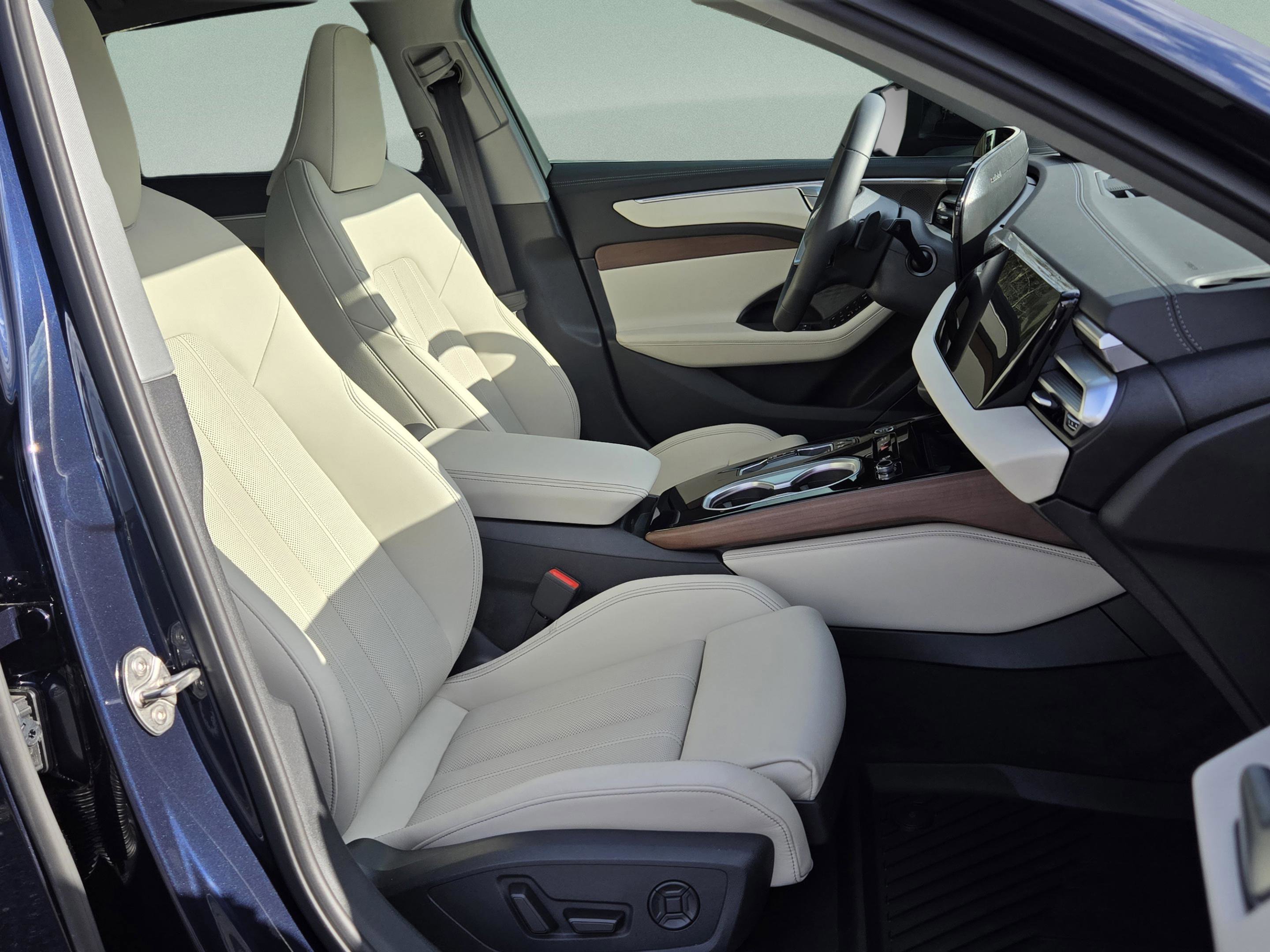 Used 2026 Audi A6 Premium Plus image 10