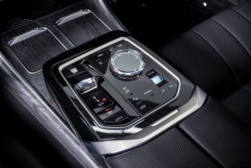 Used 2025 BMW 740i xDrive image 28