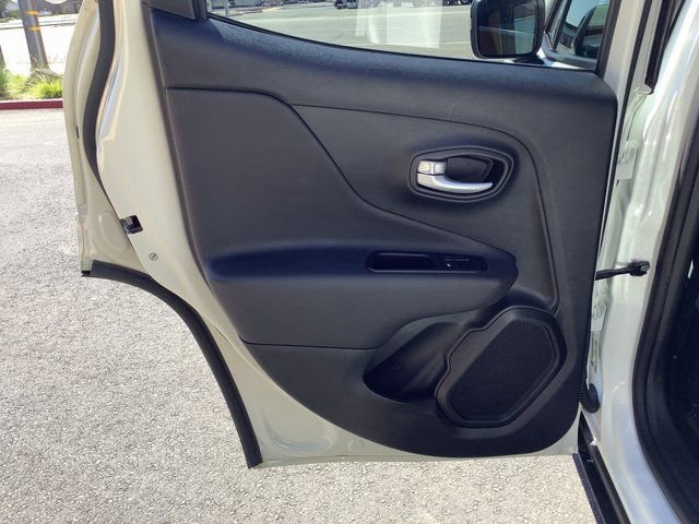 Used 2023 Jeep Renegade Latitude AWD/4WD image 23