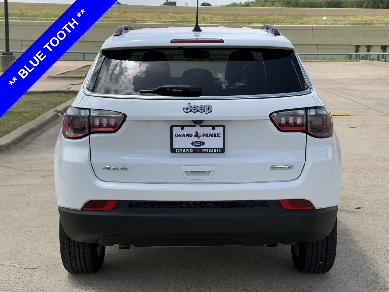 Used 2024 Jeep Compass Latitude AWD/4WD image 8