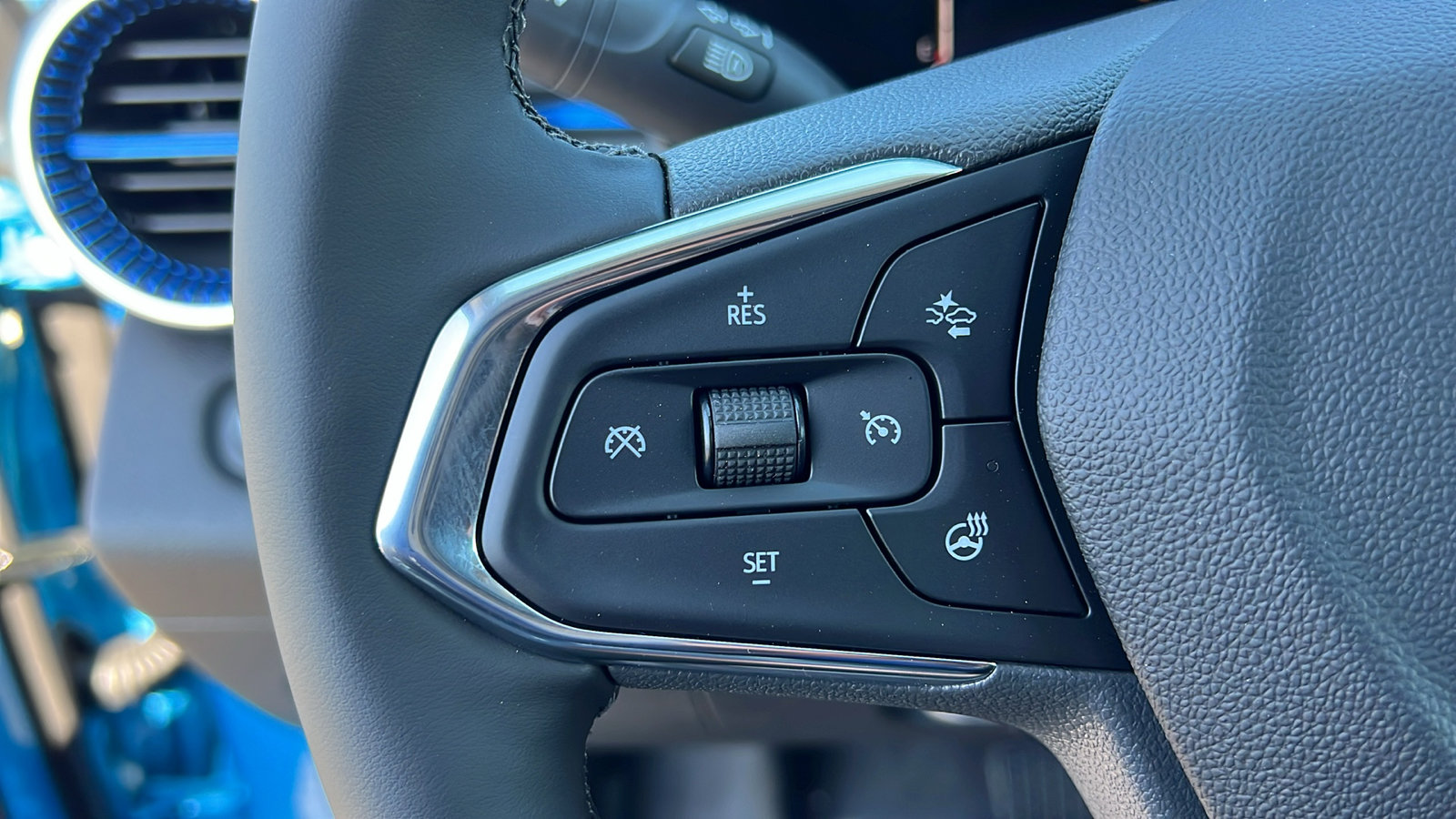 New 2026 Chevrolet Trax LT w/ Sunroof Package image 25