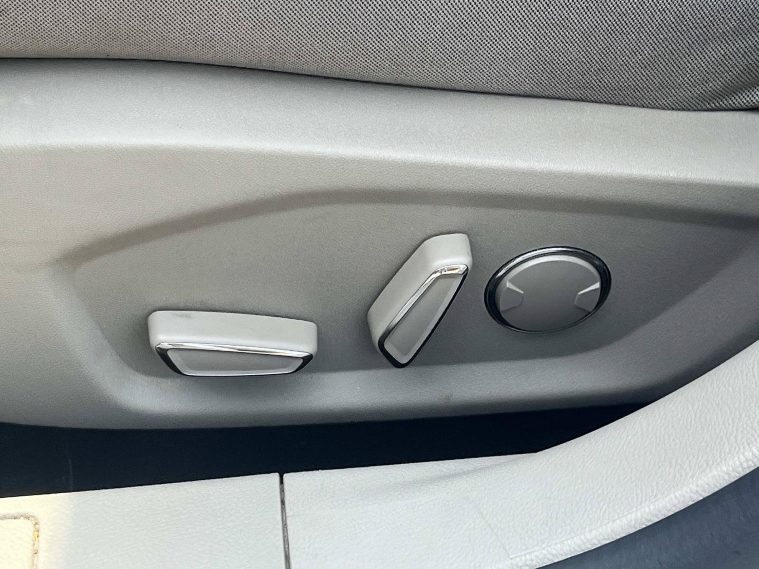 Used 2019 Ford Fusion SE FWD image 26