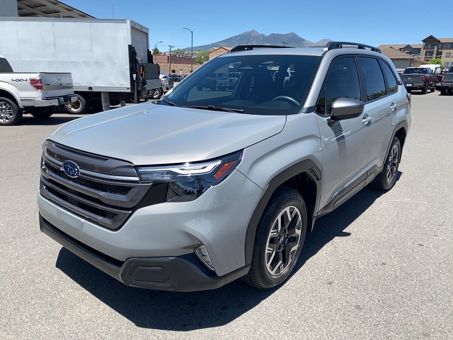 Used 2025 Subaru Forester Premium w/ Convenience Package #2 AWD/4WD image 2