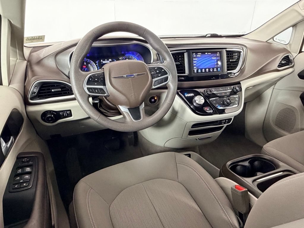Used 2018 Chrysler Pacifica Touring Plus FWD image 13