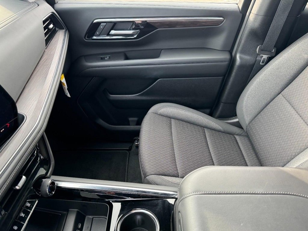 Used 2025 Chevrolet Tahoe LS image 14