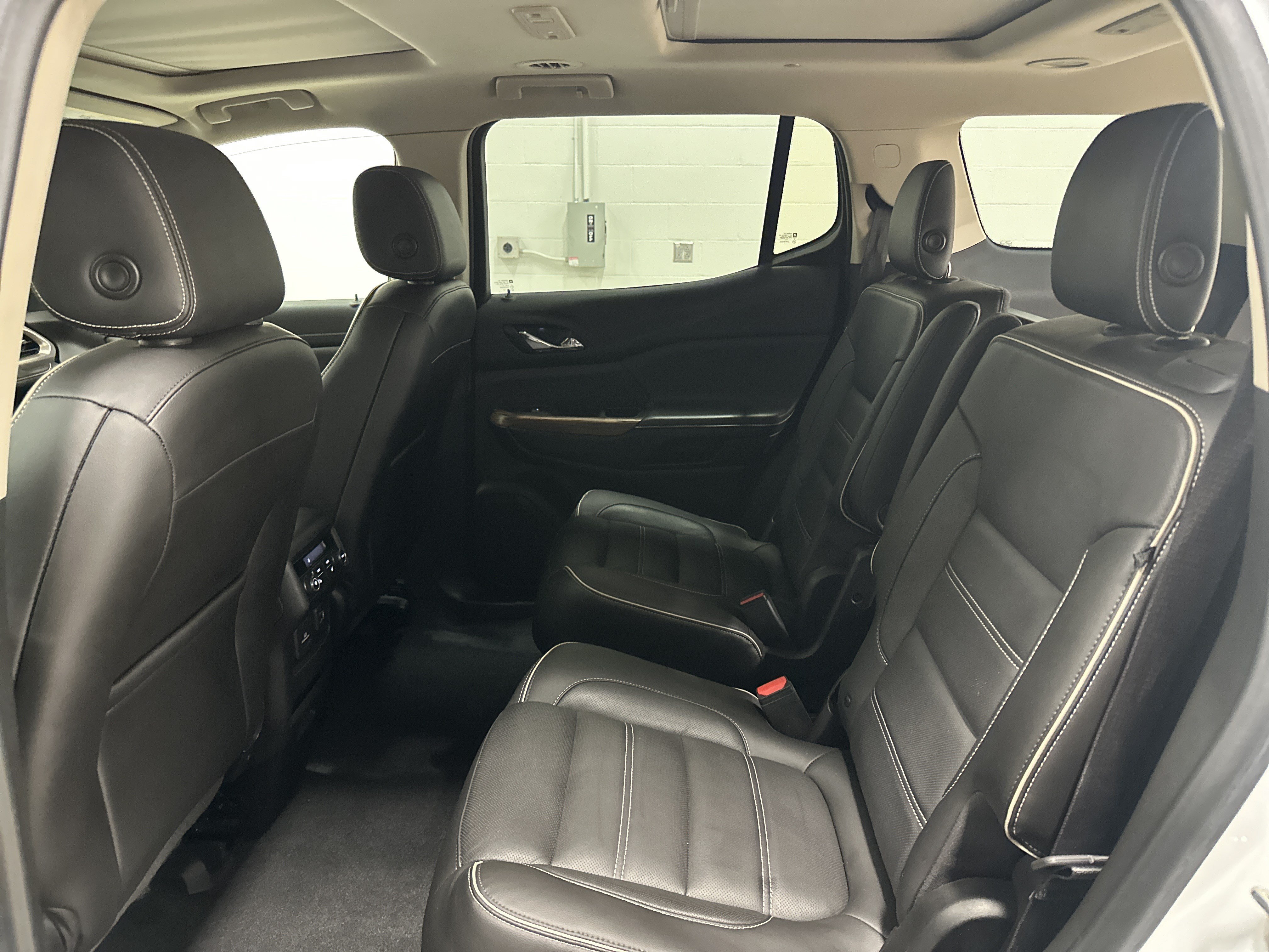 Used 2019 GMC Acadia Denali w/ Technology Package AWD/4WD image 31